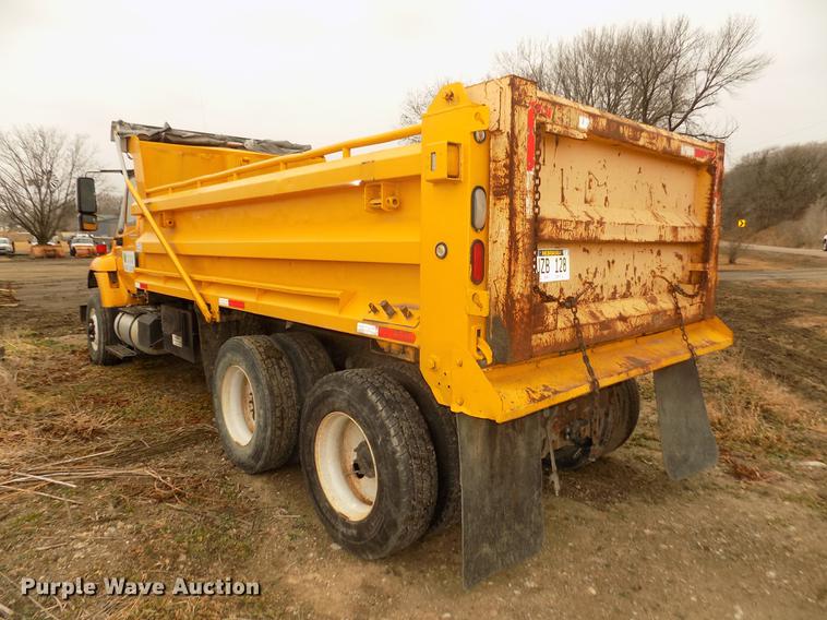 image for item DD2870 2006 International 7400 dump truck