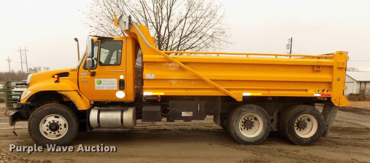 image for item DD2870 2006 International 7400 dump truck