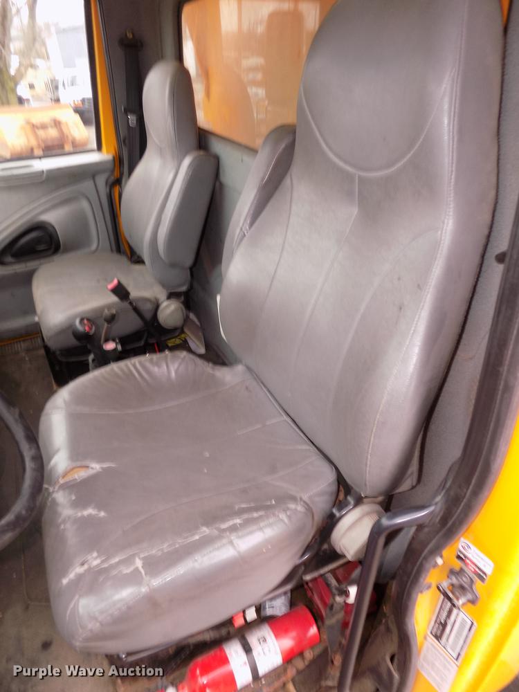 image for item DD2870 2006 International 7400 dump truck