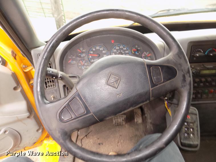 image for item DD2870 2006 International 7400 dump truck