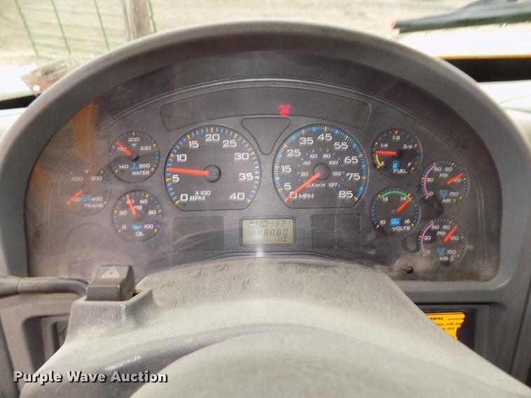 image for item DD2870 2006 International 7400 dump truck