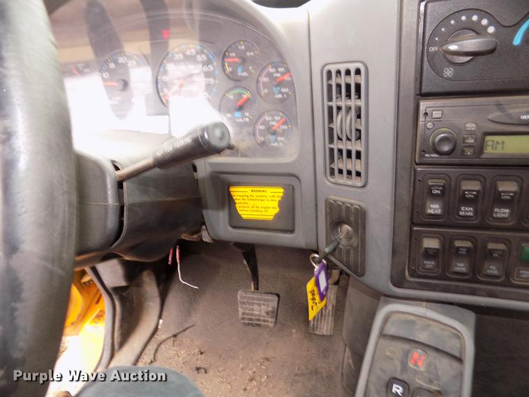 image for item DD2870 2006 International 7400 dump truck