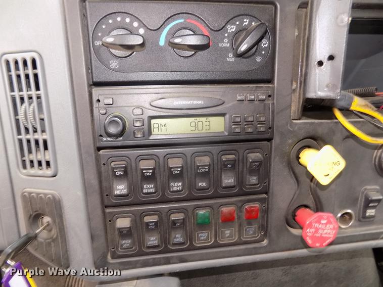 image for item DD2870 2006 International 7400 dump truck