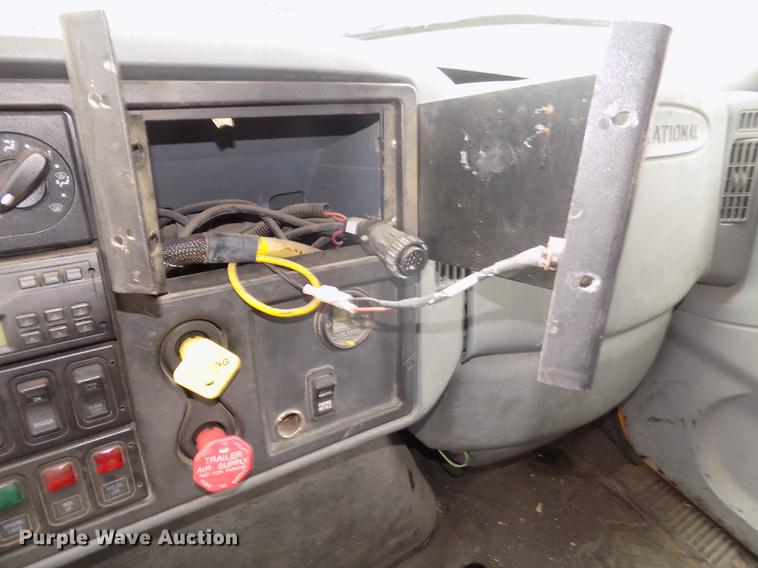 image for item DD2870 2006 International 7400 dump truck