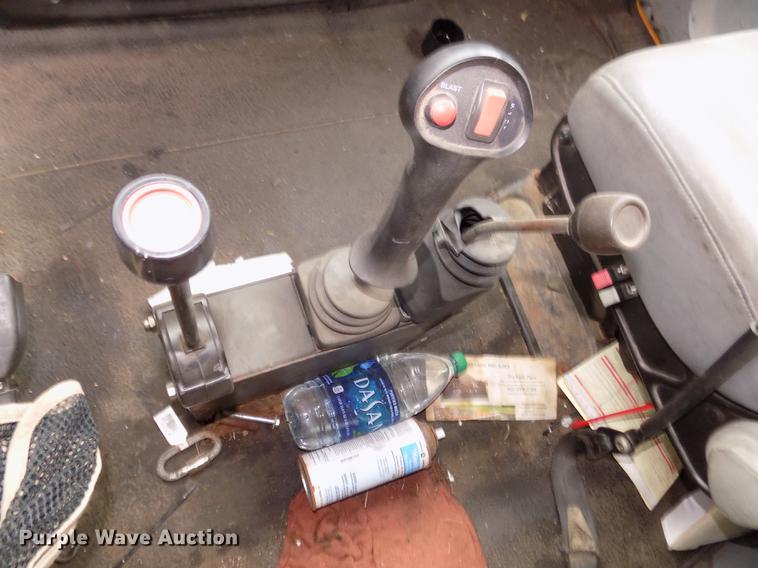 image for item DD2870 2006 International 7400 dump truck