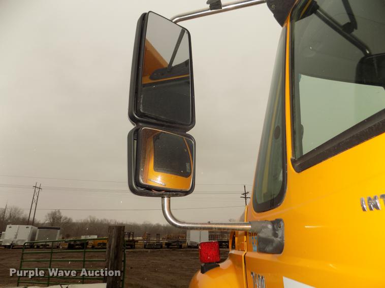 image for item DD2870 2006 International 7400 dump truck