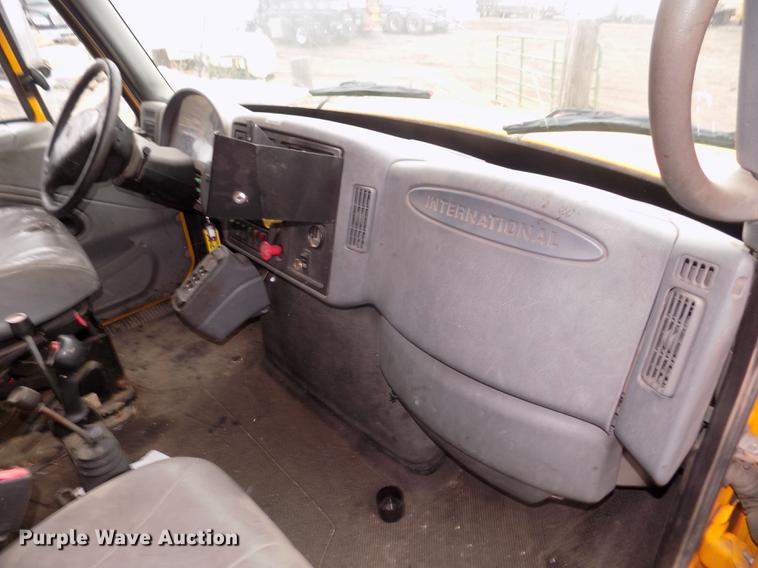 image for item DD2870 2006 International 7400 dump truck