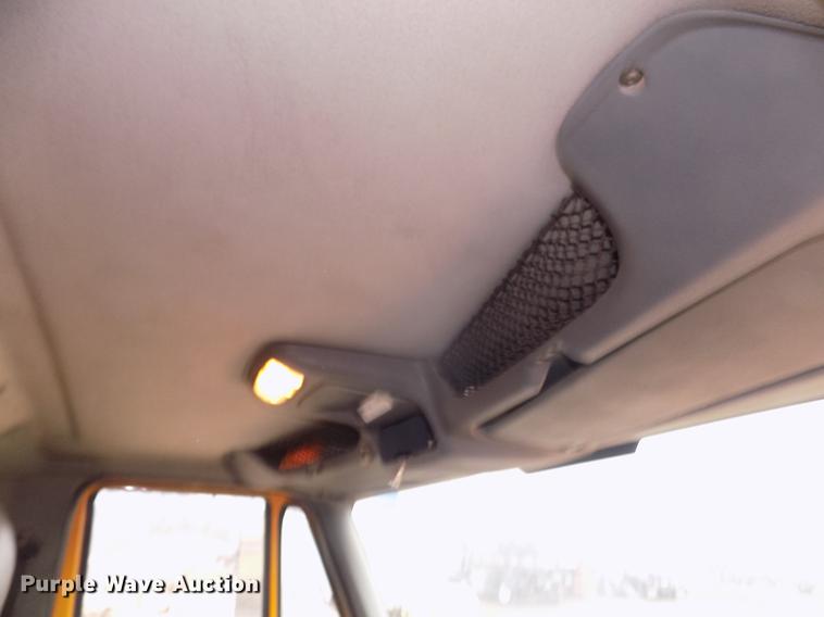 image for item DD2870 2006 International 7400 dump truck