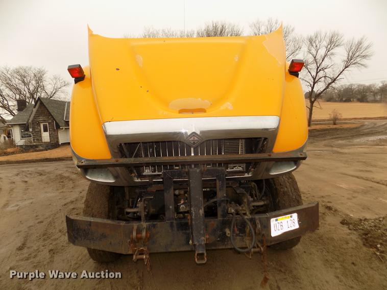 image for item DD2870 2006 International 7400 dump truck