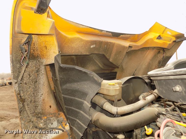 image for item DD2870 2006 International 7400 dump truck