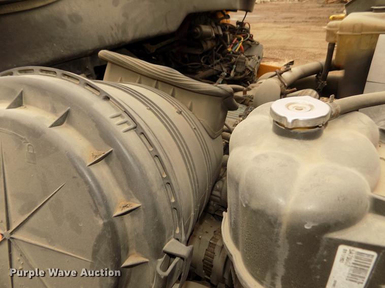 image for item DD2870 2006 International 7400 dump truck