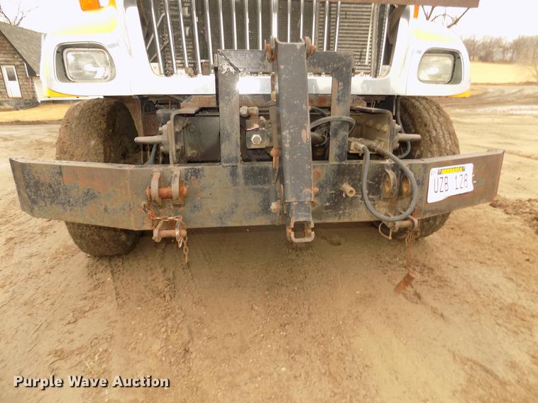 image for item DD2870 2006 International 7400 dump truck