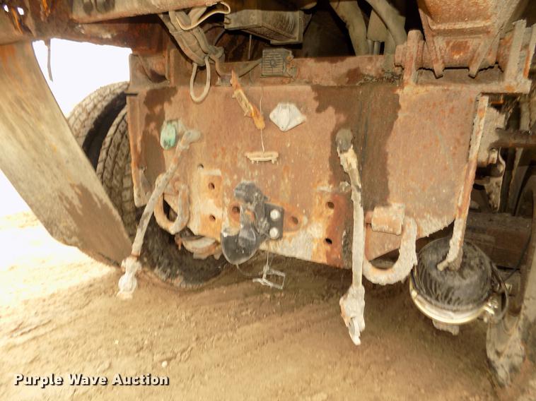 image for item DD2870 2006 International 7400 dump truck