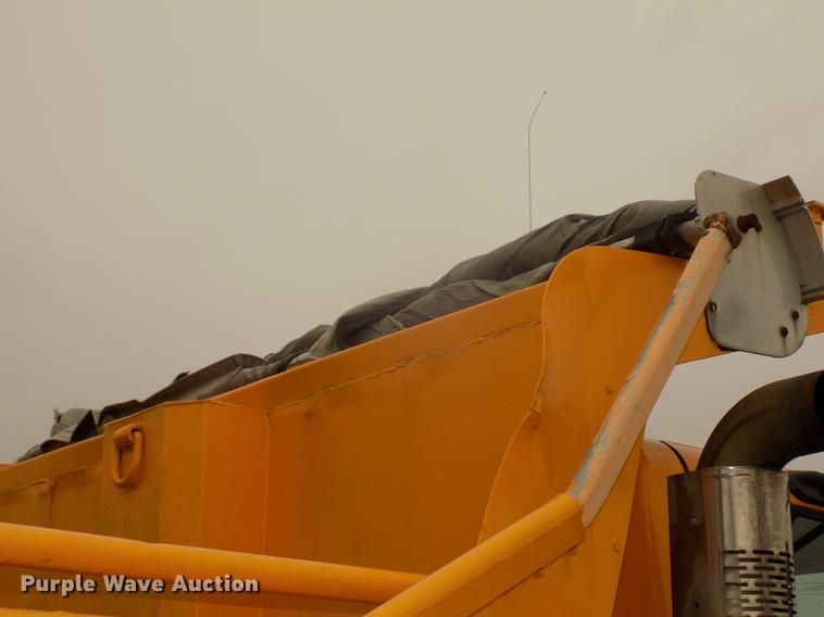image for item DD2870 2006 International 7400 dump truck
