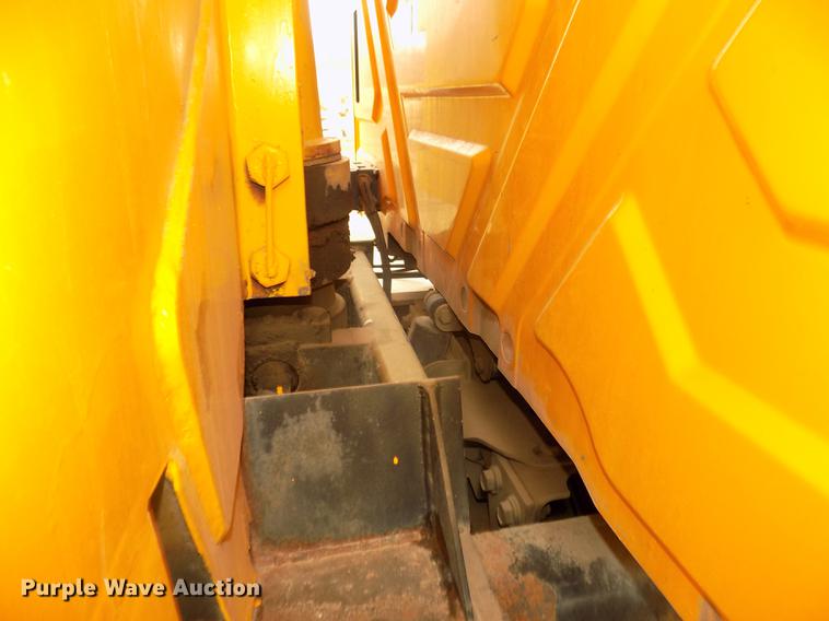 image for item DD2870 2006 International 7400 dump truck