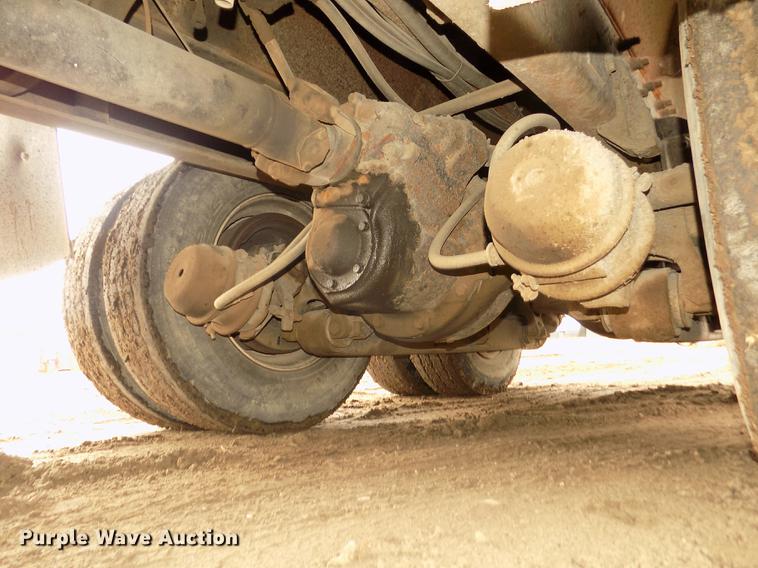 image for item DD2870 2006 International 7400 dump truck