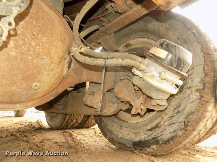 image for item DD2870 2006 International 7400 dump truck