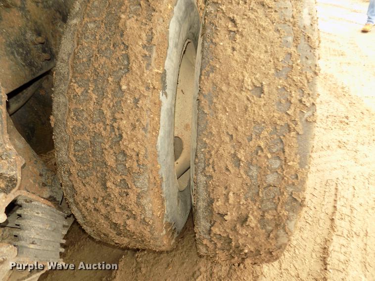 image for item DD2870 2006 International 7400 dump truck