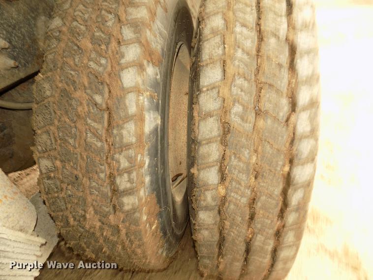 image for item DD2870 2006 International 7400 dump truck