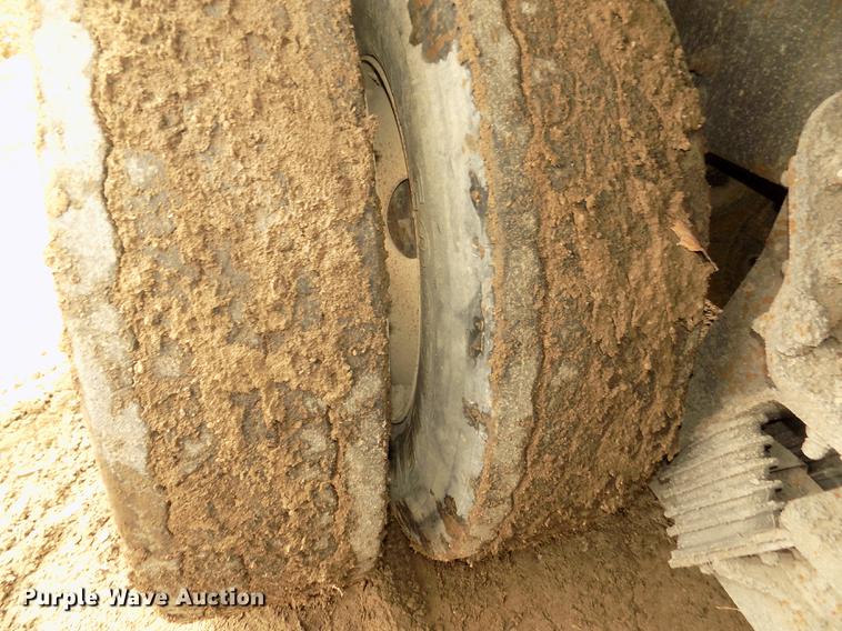 image for item DD2870 2006 International 7400 dump truck