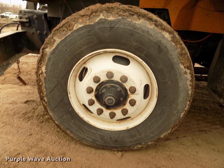 image for item DD2870 2006 International 7400 dump truck