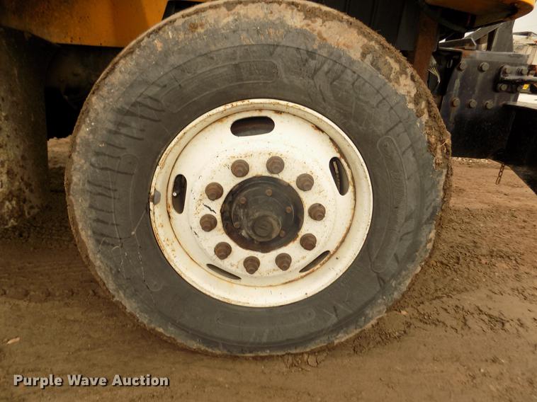 image for item DD2870 2006 International 7400 dump truck