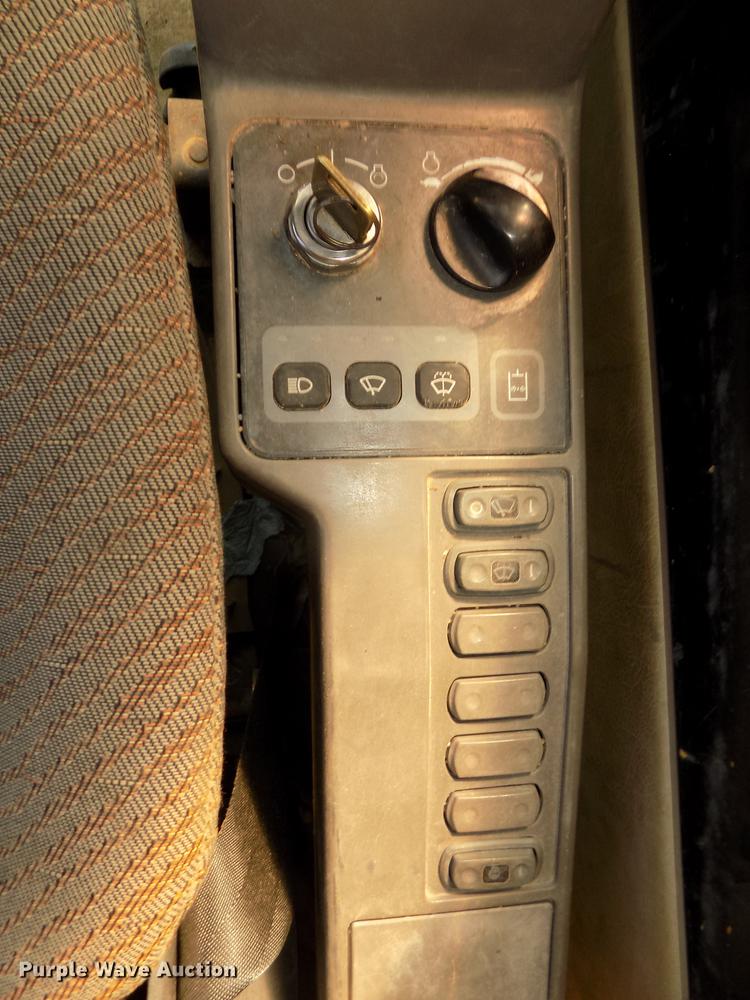 image for item DD2871 1999 Caterpillar 345B L excavator