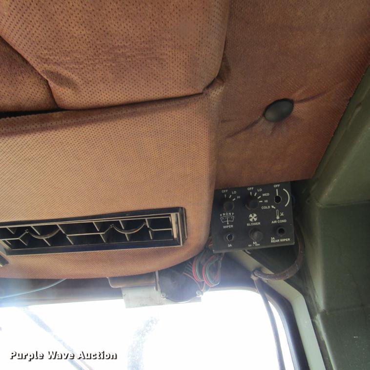 image for item DD7416 1988 Case 1150E dozer