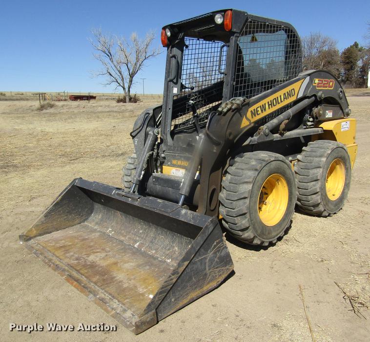 image for item DD8719 2012 New Holland L220 skid steer