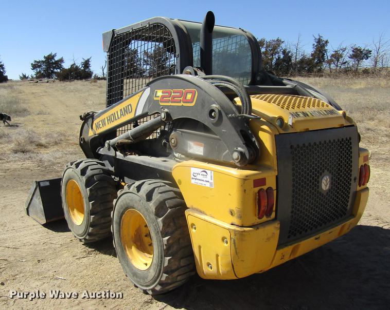 image for item DD8719 2012 New Holland L220 skid steer
