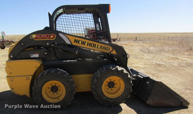 image for item DD8719 2012 New Holland L220 skid steer
