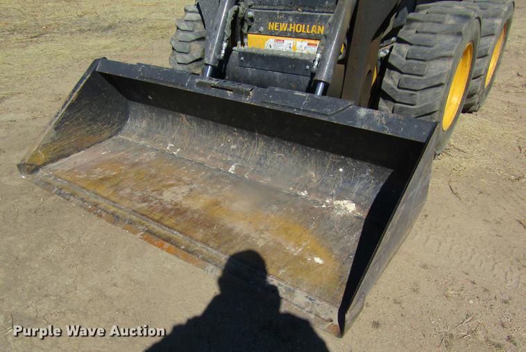 image for item DD8719 2012 New Holland L220 skid steer