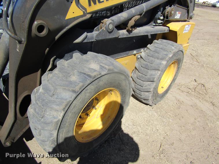 image for item DD8719 2012 New Holland L220 skid steer