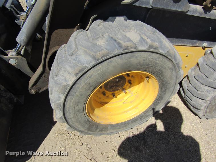 image for item DD8719 2012 New Holland L220 skid steer