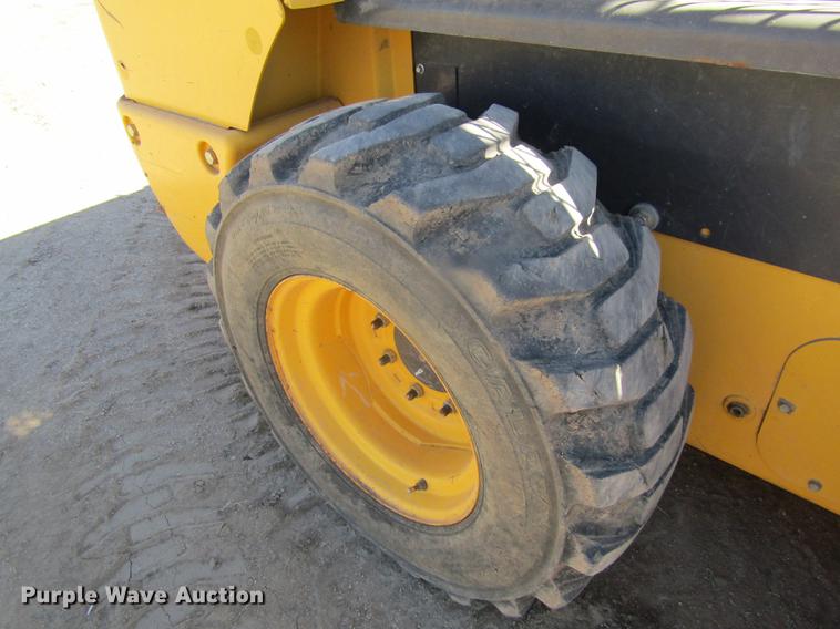 image for item DD8719 2012 New Holland L220 skid steer