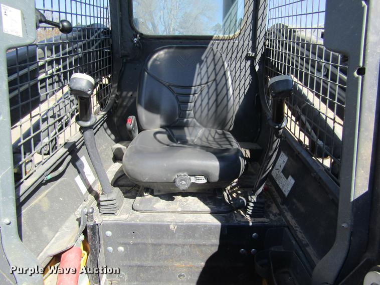 image for item DD8719 2012 New Holland L220 skid steer