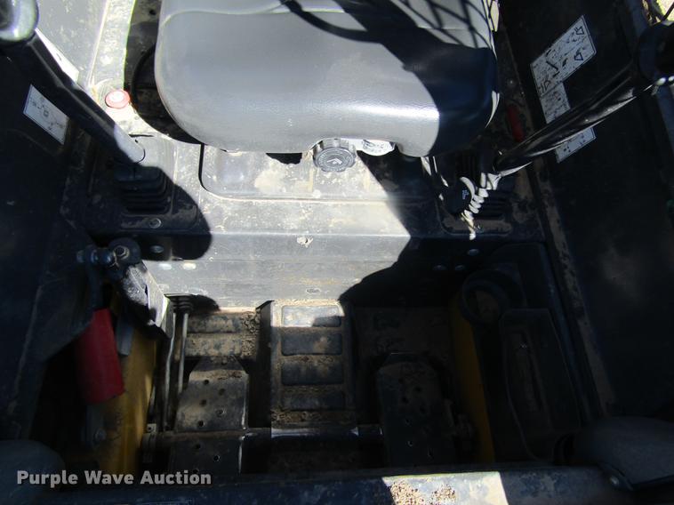 image for item DD8719 2012 New Holland L220 skid steer