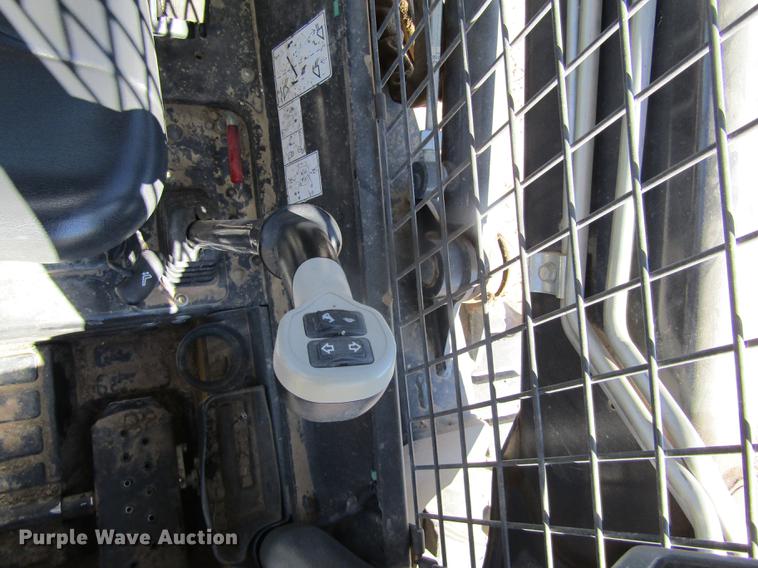 image for item DD8719 2012 New Holland L220 skid steer