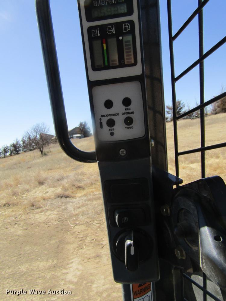 image for item DD8719 2012 New Holland L220 skid steer