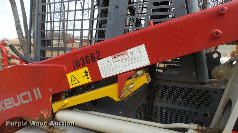 image for item DD9027 2013 Takeuchi TL10 skid steer