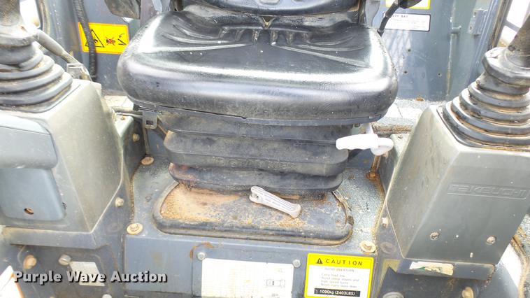 image for item DD9027 2013 Takeuchi TL10 skid steer