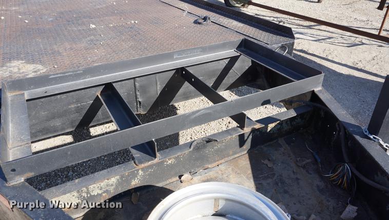 image for item DE3129 1971 General L9L equipment trailer