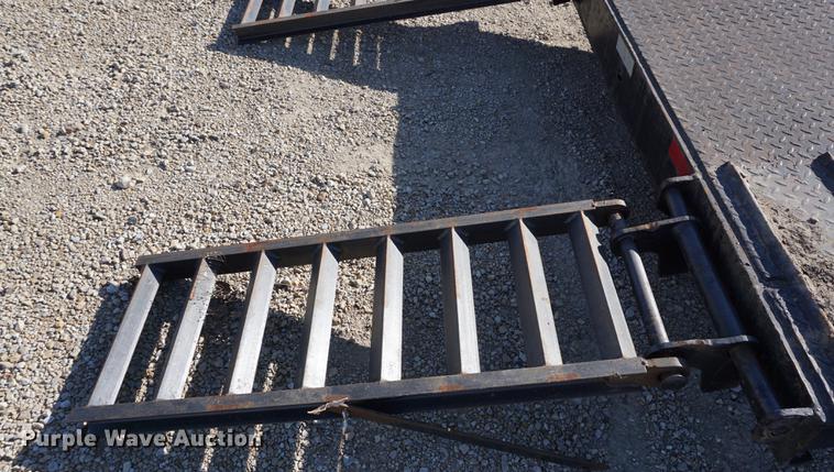 image for item DE3129 1971 General L9L equipment trailer