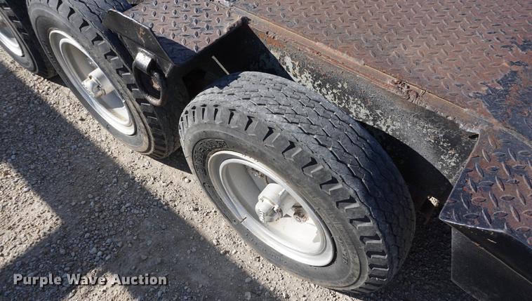 image for item DE3129 1971 General L9L equipment trailer