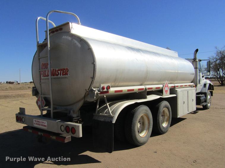 image for item DE6627 2005 International 7600 fuel truck
