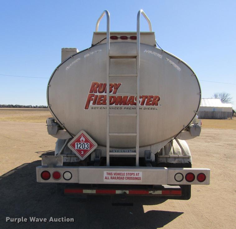 image for item DE6627 2005 International 7600 fuel truck