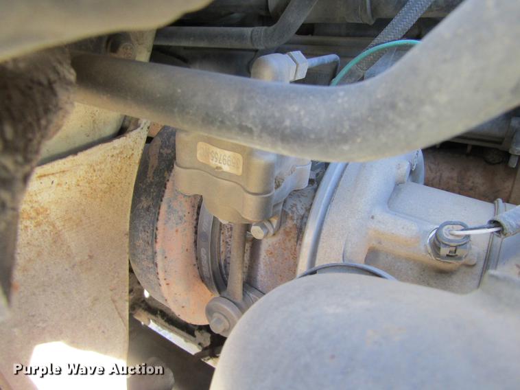 image for item DE6627 2005 International 7600 fuel truck