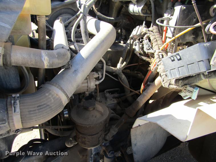 image for item DE6627 2005 International 7600 fuel truck