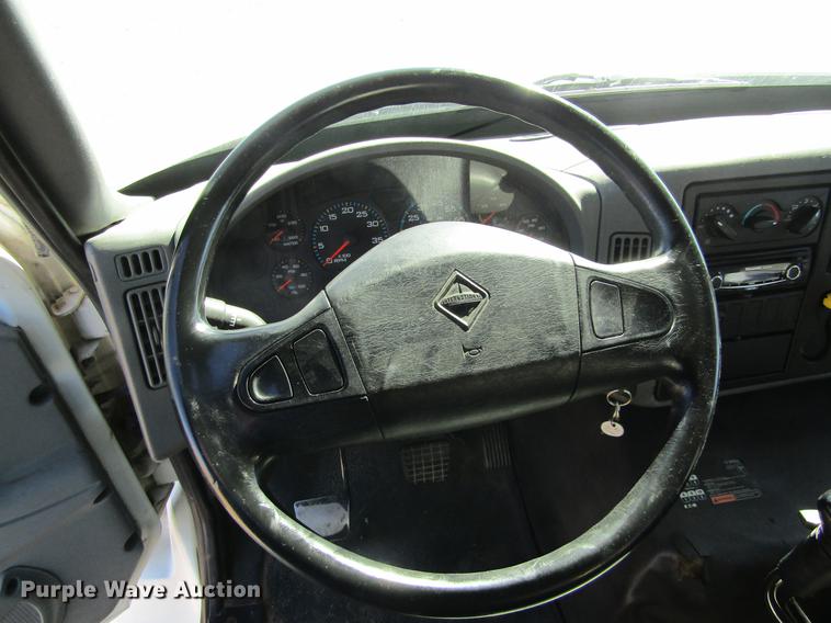 image for item DE6627 2005 International 7600 fuel truck