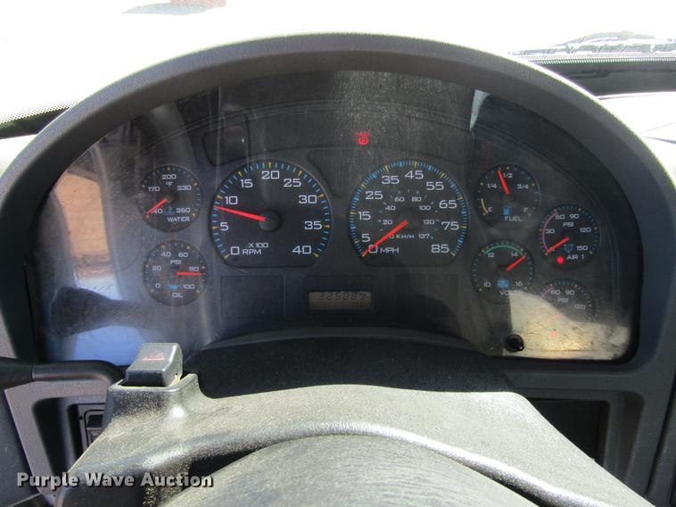 image for item DE6627 2005 International 7600 fuel truck